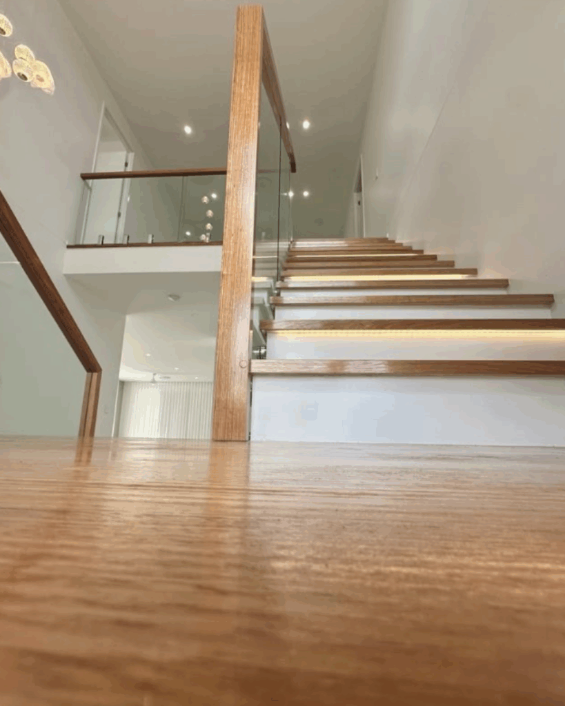 Stair with frameless glass balustrade